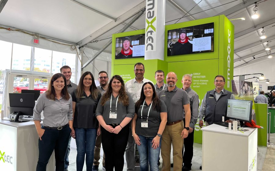 smaXtec US Team at the trade fair stand