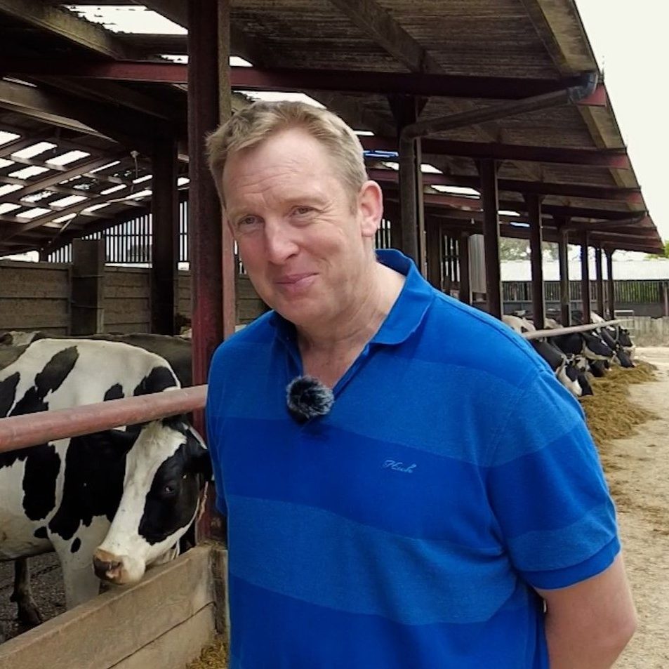 smaXtec testimonial Martin Billington in his barn