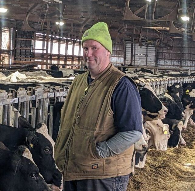 Picture of smaXtec testimonial Ron Dawydko in front of his Holstein cows