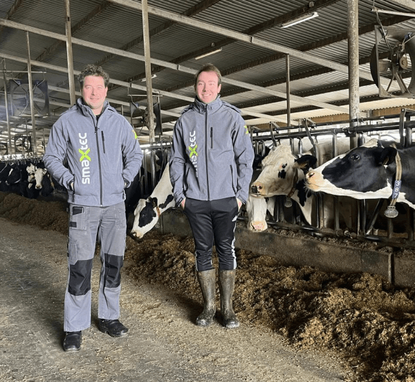 smaXtec testimonial Niels Buijs in front of his cows